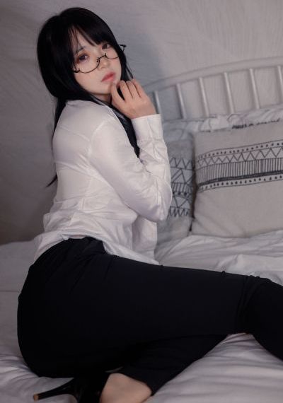 我与美艳yin荡丝袜的老师_HD在线观看高清