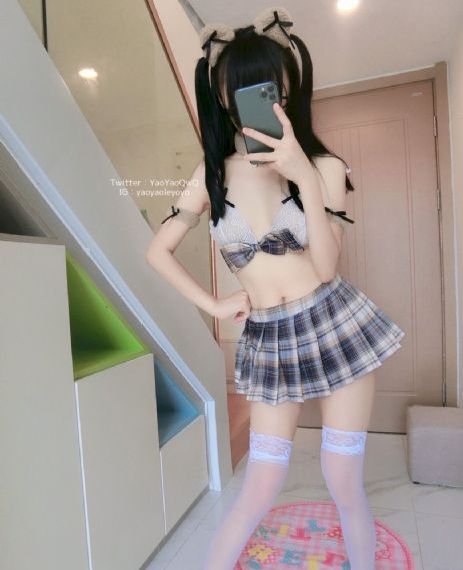 美女黄色网页_DVD电影全集观看